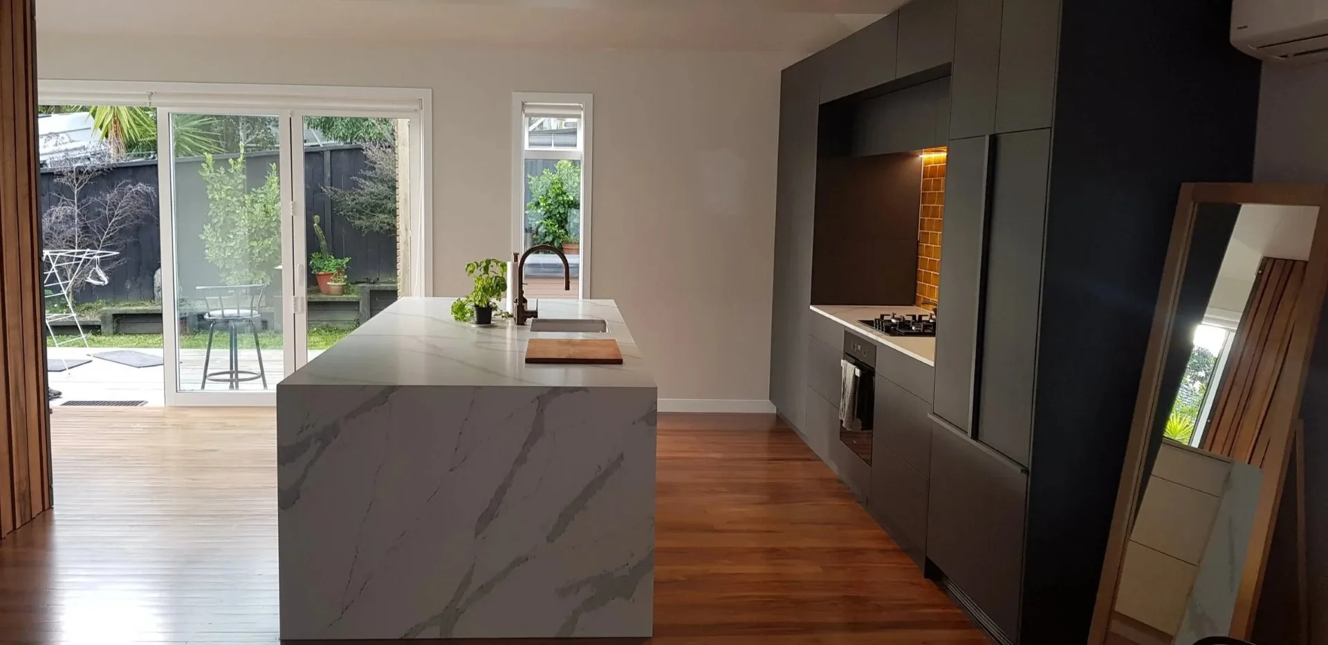 Modern kitchen renovation by West Harbour Construction